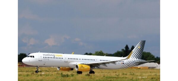 Herpa 533218 AIRBUS A321 VUELING "DON'T FORGET TO SMILE"