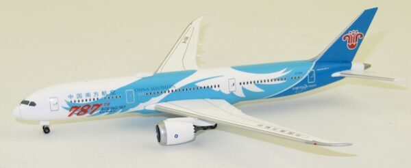 Herpa 533300 Boeing 787-9 Dreamliner China Southern Airlines