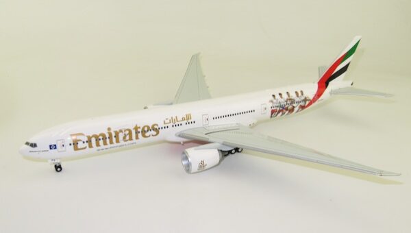 Herpa 559034 Boeing 777-300ER Emirates "Hanburger SV"
